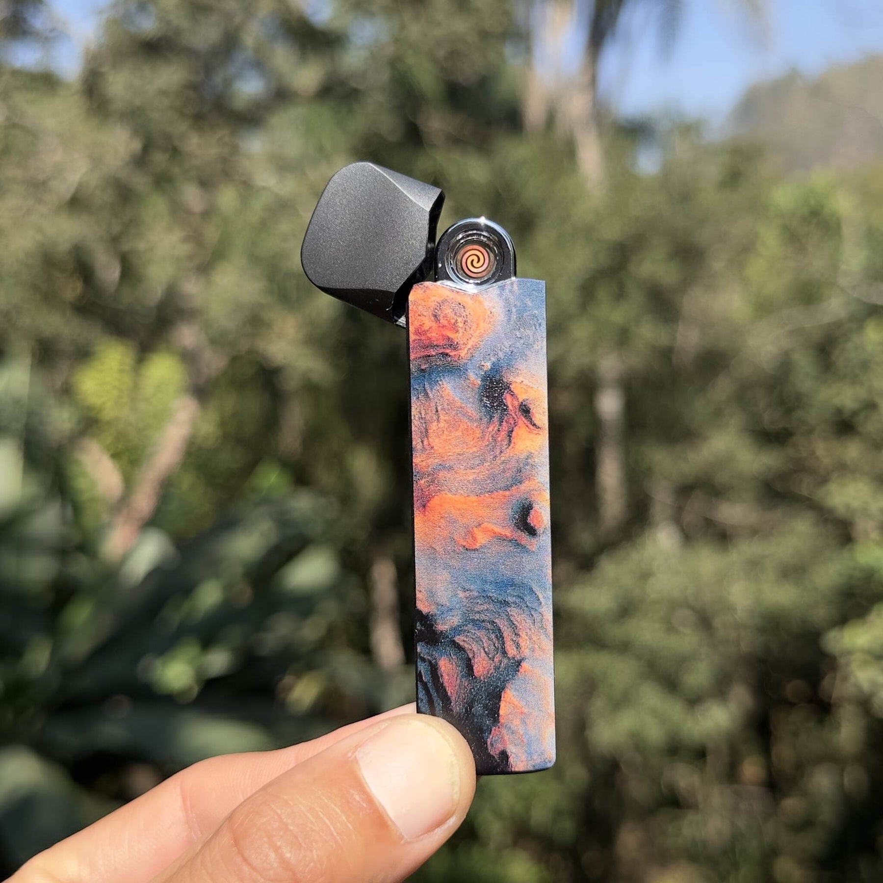 Isqueiro elétrico recarregável USB – Tye Die azul e laranja