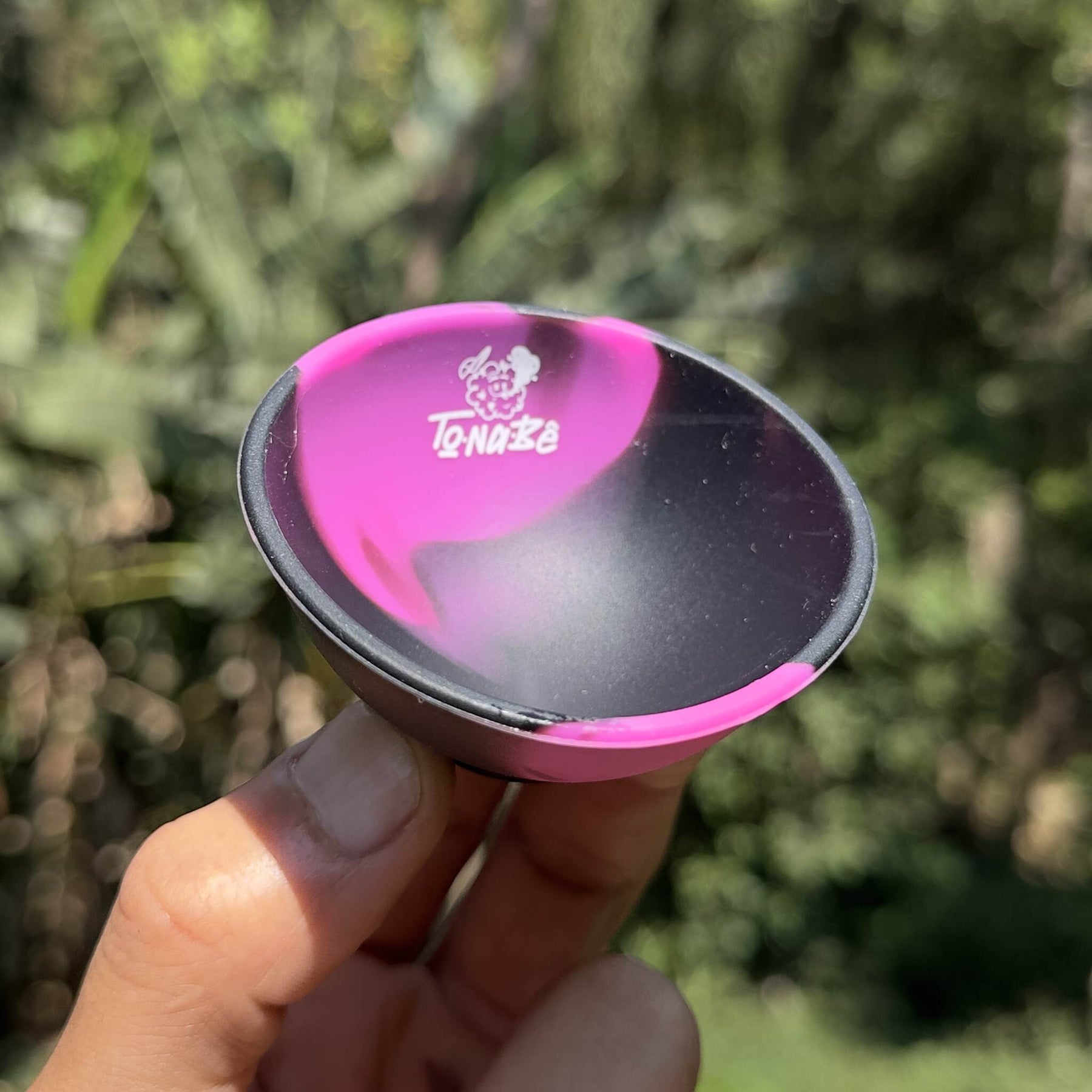 Cuia de Silicone Tonabe – preto e rosa
